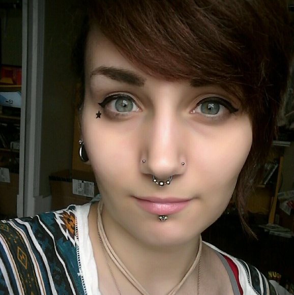 Meet your Posher, Emily - Picture 1 of 1